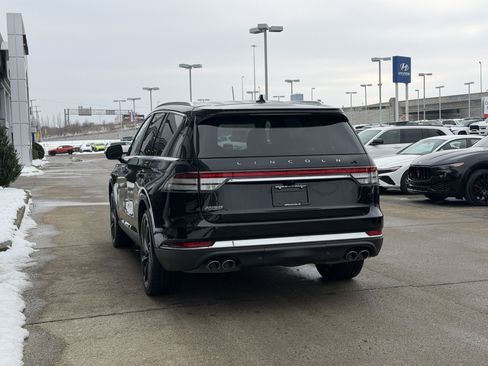 Used 2020 Lincoln Aviator Reserve w/ Equipment Group 202A image 7