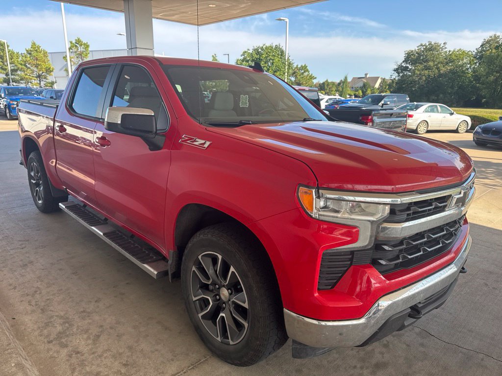 Used 2024 Chevrolet Silverado 1500 LT AWD/4WD image 3