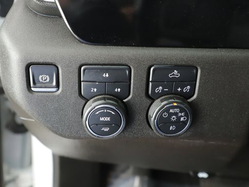 Used 2025 Chevrolet Silverado 2500 LT w/ Convenience Package image 13