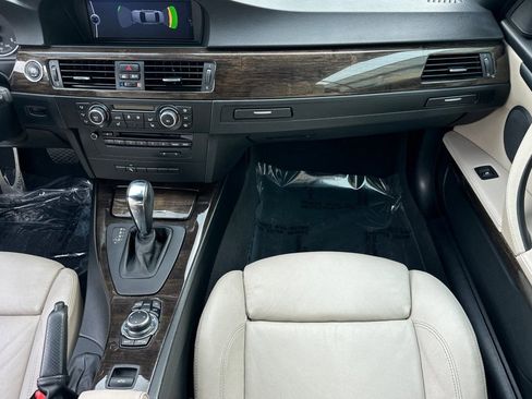 Used 2013 BMW 335i Convertible image 28