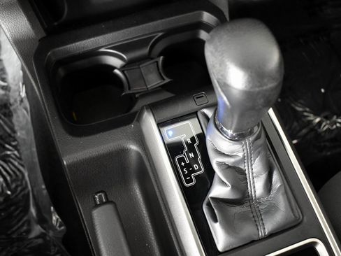 Certified 2022 Toyota Tacoma SR image 31