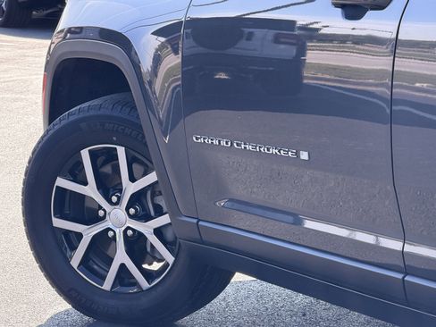 Used 2023 Jeep Grand Cherokee L Limited image 8