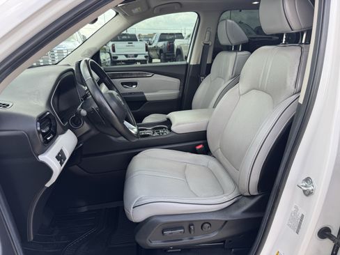 Used 2025 Honda Pilot Elite image 24
