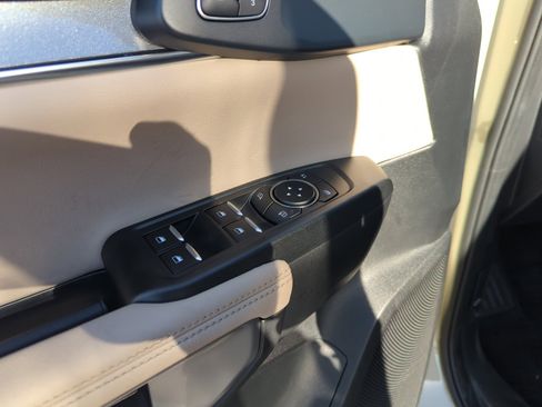 Used 2025 Ford Ranger Lariat w/ Trailer Tow Package image 13