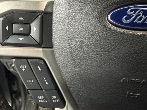 Used 2022 Ford F250 Lariat w/ Black Appearance Package image 49