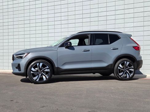 Used 2023 Volvo XC40 B5 Ultimate w/ Climate Package image 2