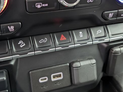 Used 2022 GMC Sierra 2500 AT4 w/ Snow Plow Prep/Camper Package image 21