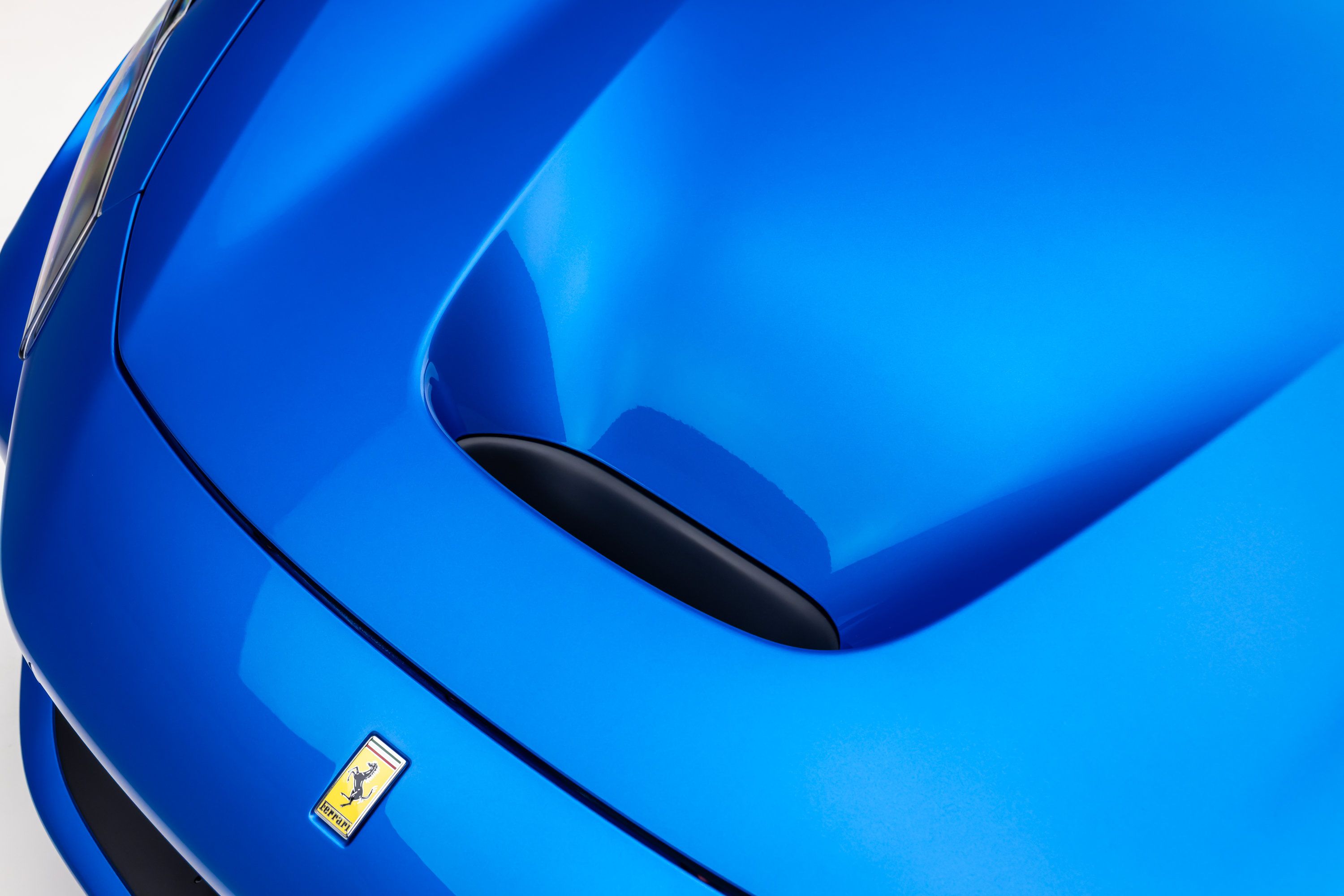 Certified 2021 Ferrari F8 Tributo RWD image 32