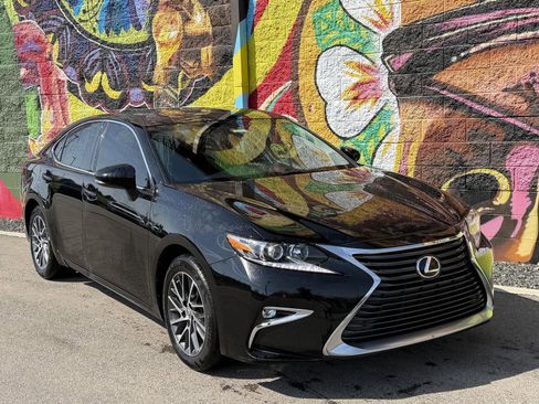 Used 2016 Lexus ES 350 w/ Premium Package w/Wood Trim image 2