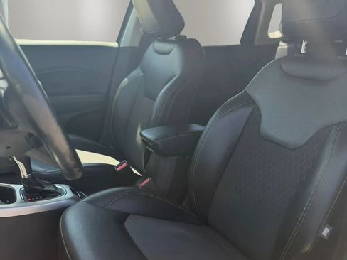 Used 2018 Jeep Compass Latitude AWD/4WD image 11