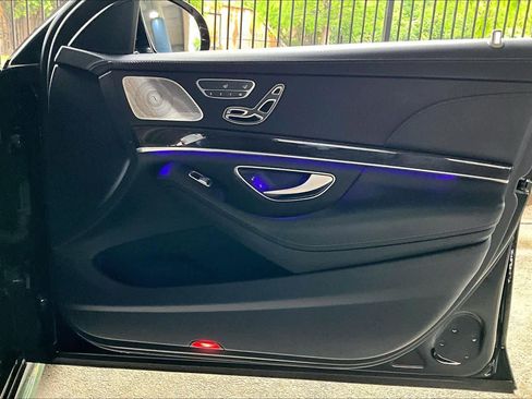 Used 2017 Mercedes-Benz S 550 Sedan image 22