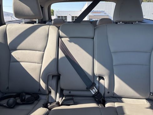 Used 2017 Honda Pilot Touring image 12