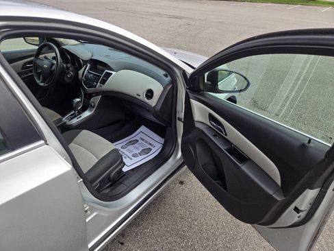 Used 2011 Chevrolet Cruze LS image 22