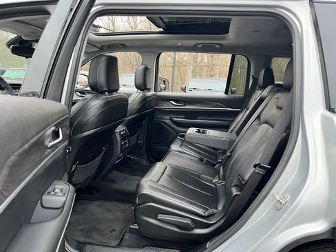Used 2023 Jeep Grand Cherokee L Limited AWD/4WD image 18