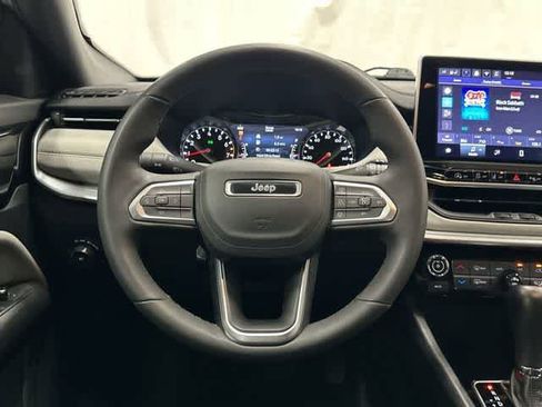 Used 2025 Jeep Compass Limited AWD/4WD image 15