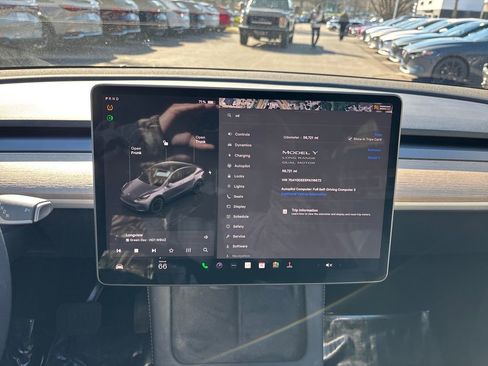 Used 2023 Tesla Model Y Long Range image 17