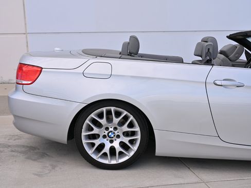 Used 2009 BMW 328i Convertible image 39