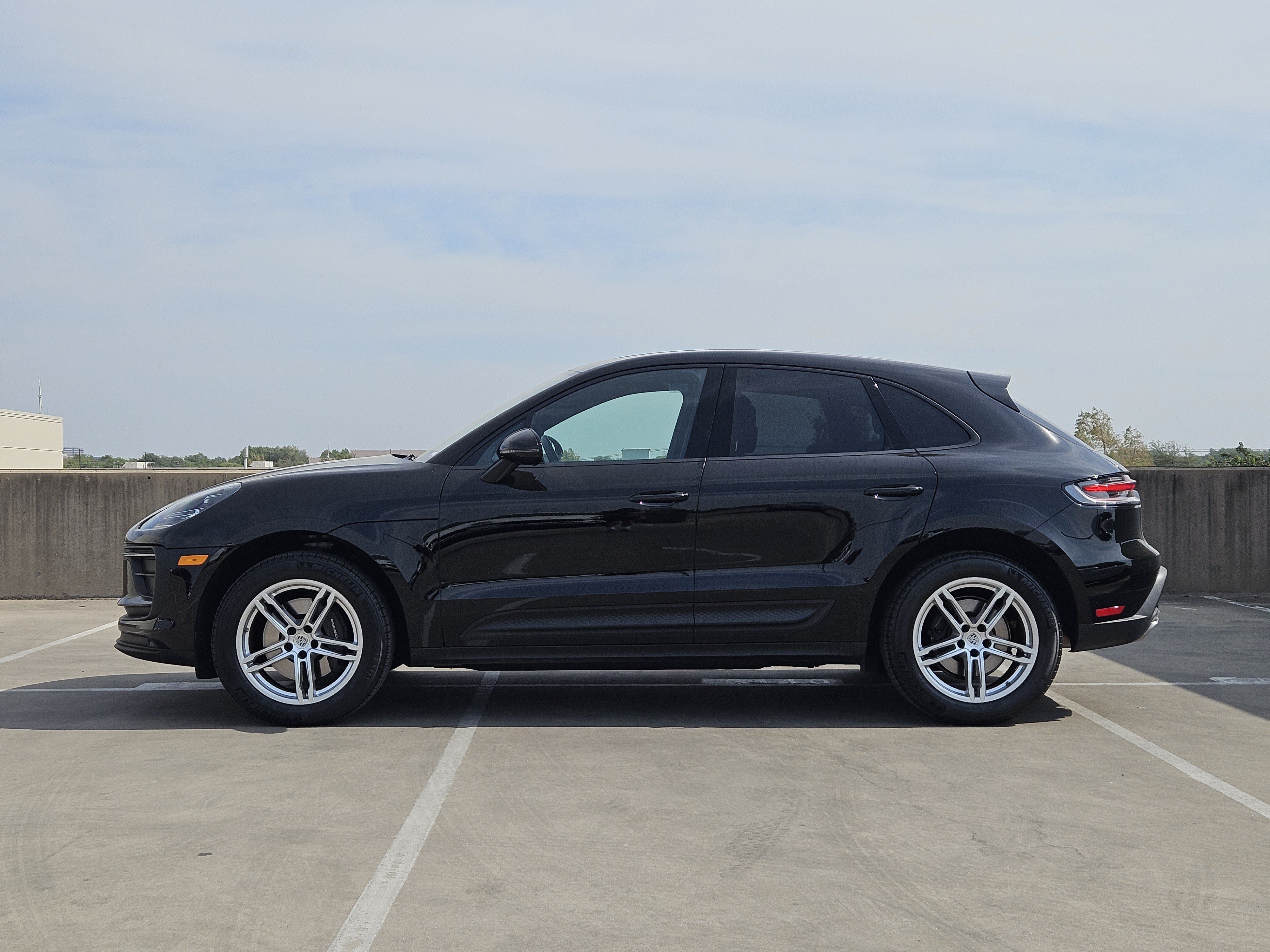 Certified 2026 Porsche Macan AWD/4WD image 2