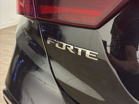 Used 2021 Kia Forte LXS FWD image 13
