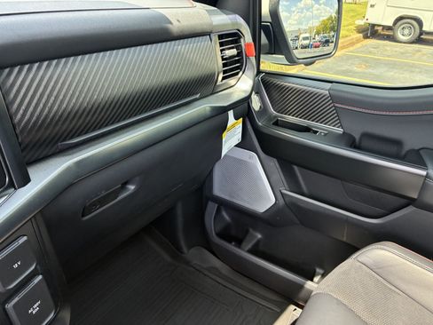 Used 2025 Ford F150 Raptor AWD/4WD image 38