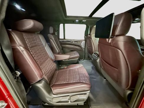 Used 2022 Cadillac Escalade ESV Sport Platinum AWD/4WD image 27