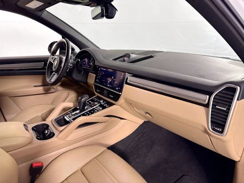 Used 2022 Porsche Cayenne E-Hybrid AWD/4WD image 36