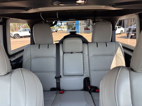 Used 2023 Jeep Wrangler Unlimited Sahara AWD/4WD image 18