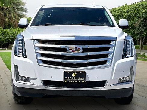 Used 2019 Cadillac Escalade ESV Luxury image 3