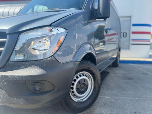 Used 2018 Mercedes-Benz Sprinter 2500 image 4