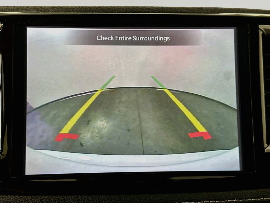 Used 2023 Chrysler Pacifica Touring FWD image 20