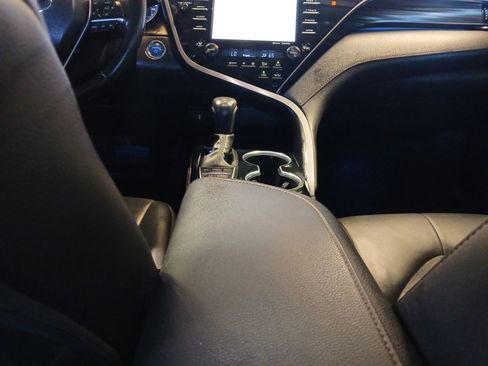 Used 2020 Toyota Camry XLE image 11