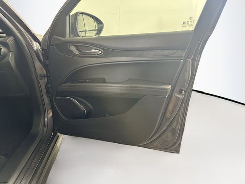 Used 2023 Alfa Romeo Stelvio Sprint image 35