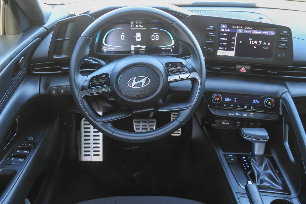 Used 2026 Hyundai Elantra Sport FWD image 17