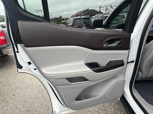 Used 2018 GMC Acadia SLT AWD/4WD image 15