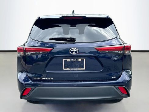 Used 2023 Toyota Highlander LE FWD image 7