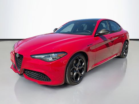 Used 2023 Alfa Romeo Giulia Estrema image 7