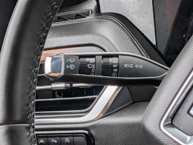 Used 2025 GMC Yukon XL Denali AWD/4WD image 31
