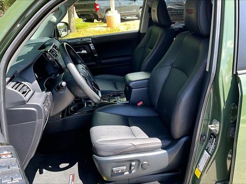 Used 2022 Toyota 4Runner TRD Off-Road Premium w/ Moonroof Package AWD/4WD image 8