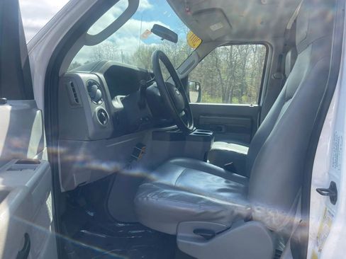 Used 2011 Ford E-250 and Econoline 250 Extended w/ PWR Group RWD image 6