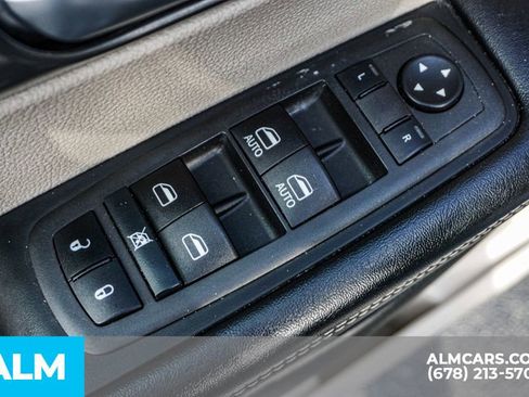 Used 2022 Chrysler Pacifica Touring-L image 54