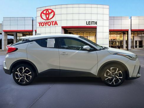 Used 2020 Toyota C-HR XLE image 4