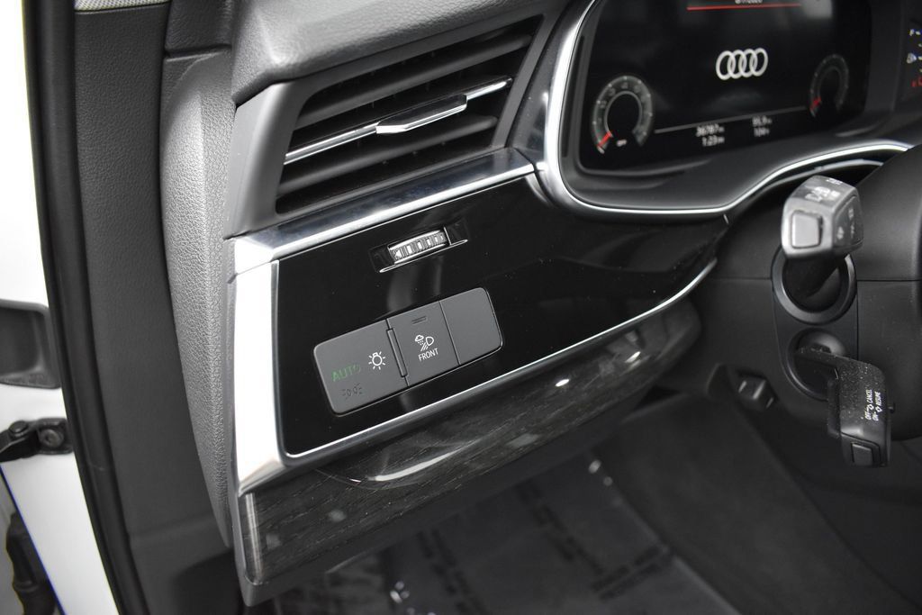 Used 2022 Audi Q7 3.0T Premium Plus w/ Premium Plus Package AWD/4WD image 7