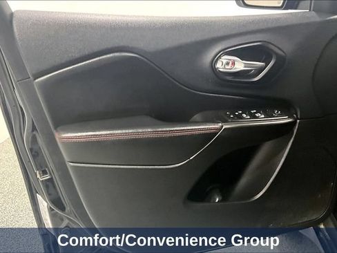 Used 2020 Jeep Cherokee Trailhawk w/ Comfort & Convenience Group AWD/4WD image 26