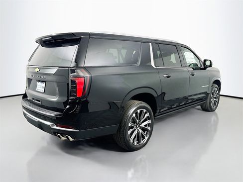 New 2026 Chevrolet Suburban High Country image 7