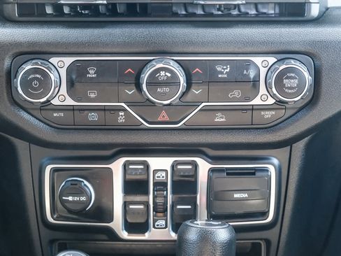 Used 2024 Jeep Wrangler Unlimited AWD/4WD image 16