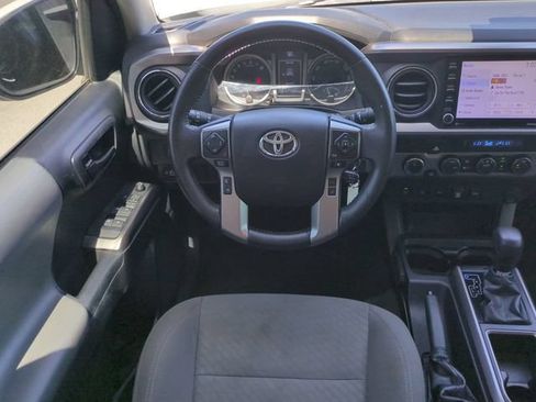 Used 2021 Toyota Tacoma SR5 AWD/4WD image 17