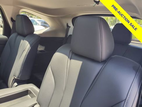 Used 2024 Acura MDX SH-AWD image 13