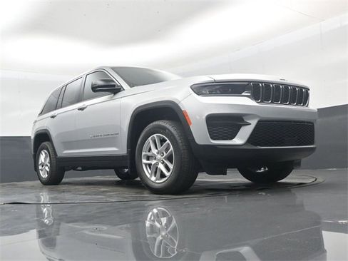 New 2025 Jeep Grand Cherokee Laredo X w/ Luxury Tech Group I image 43