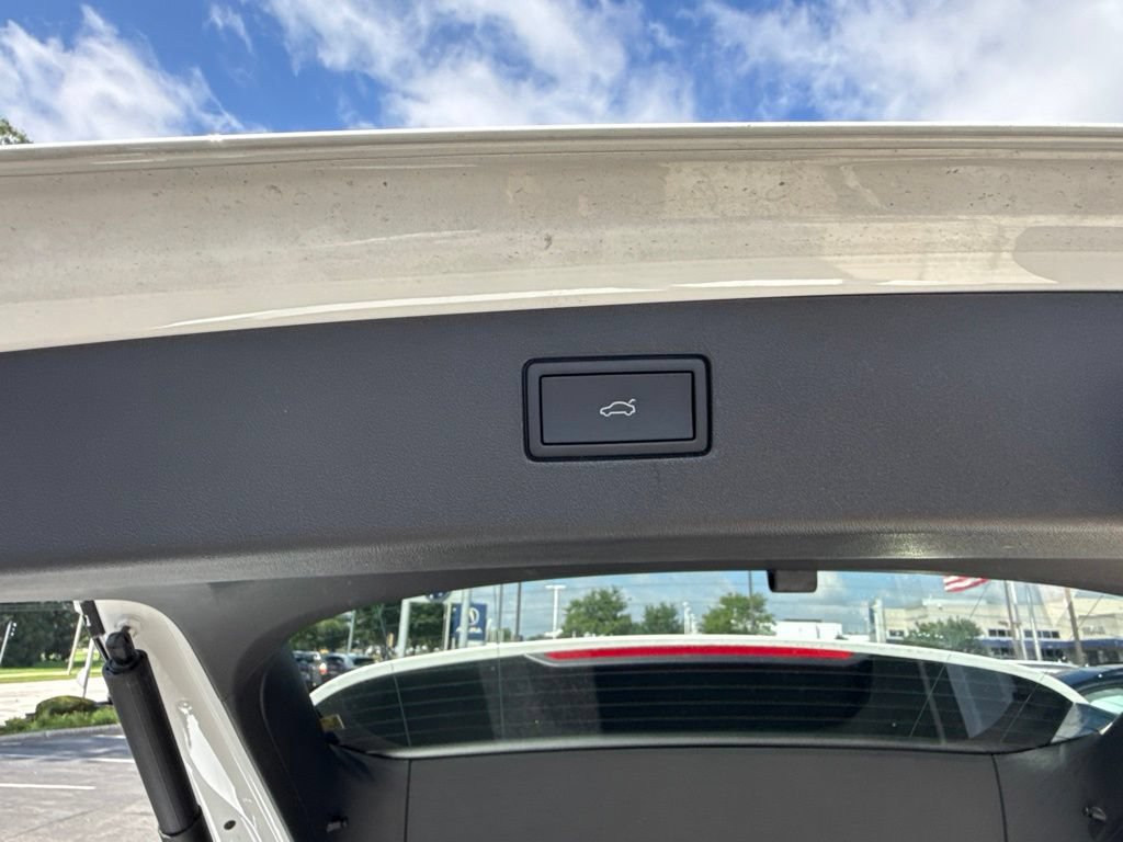 Used 2026 Volkswagen Tiguan SE w/ Panoramic Sunroof Package AWD/4WD image 26