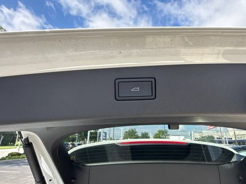 Used 2026 Volkswagen Tiguan SE w/ Panoramic Sunroof Package AWD/4WD image 26